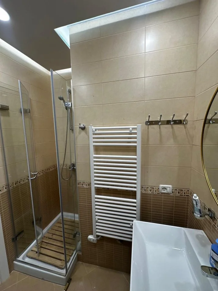 Tirane, jepet me qera apartament 3+1+Ballkon Kati 7, 112 m² 1.400 € (Nëntë Katëshet)