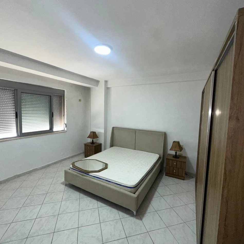 Durres, jepet me qera apartament 2+1+Ballkon Kati 10, 95 m² 300 € (POLICIA DURRES)