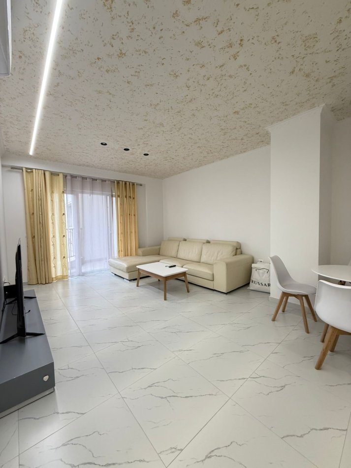Tirane, jepet me qera apartament 1+1+Ballkon Kati 1, 65 m² 700 € (Zogu i Zi)