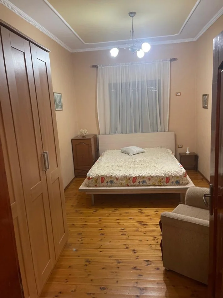 Tirane, jepet me qera apartament 3+1+Ballkon Kati 6, 115 m² 450 € (rruga Kongresi Manastirit)