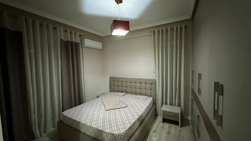 Tirane, jepet me qera apartament 2+1 Kati 1, 90 m² 620 € (Selite)