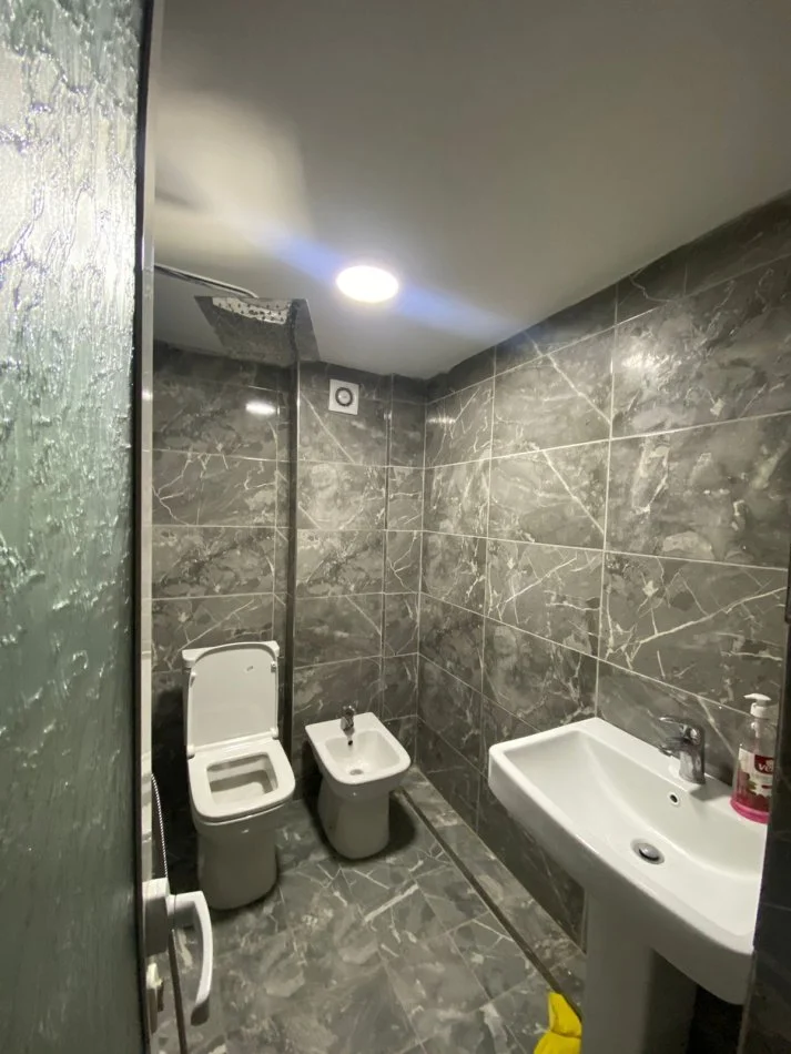 Tirane, jepet me qera apartament 1+1, , 