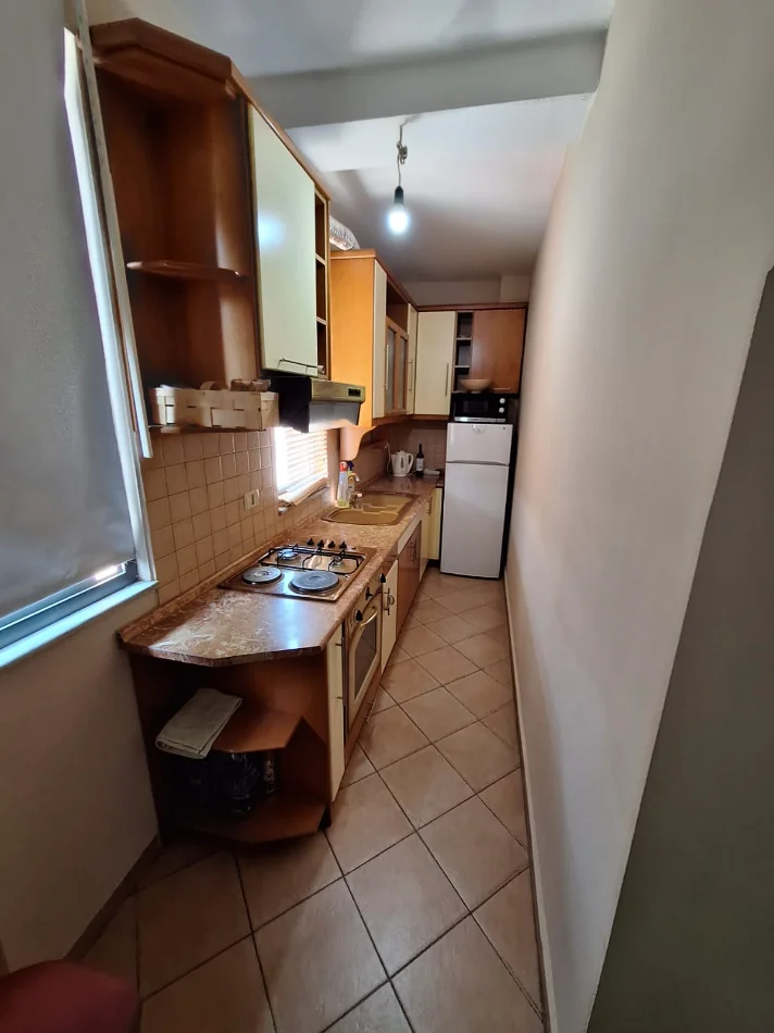 Tirane, jepet me qera apartament 1+1+Ballkon Kati 8, 85 m² 55.000 Lek(Stadiumi Dinamo)