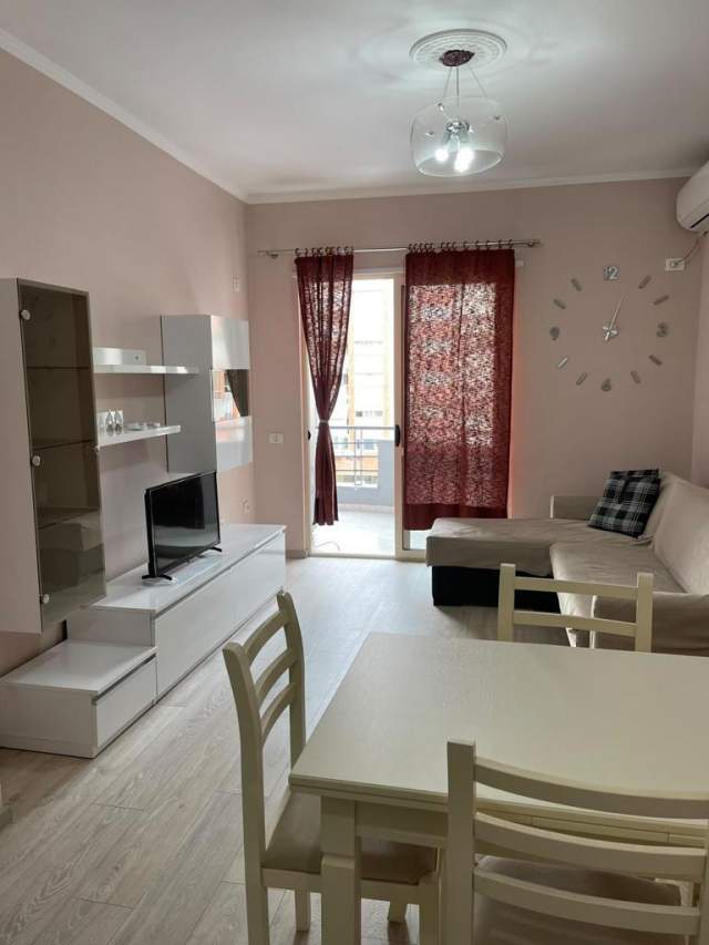 Tirane, jepet me qera apartament 1+1+BLK Kati 4, 67 m² 420 Euro (Rruga Teodor Keko)