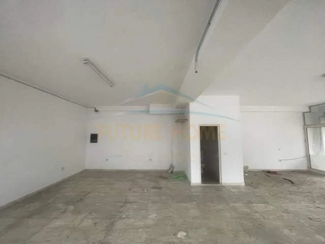 Tirane, jepet me qera ambjent biznesi Kati 1, 86 m² 700 Euro (rruga elbasanit)