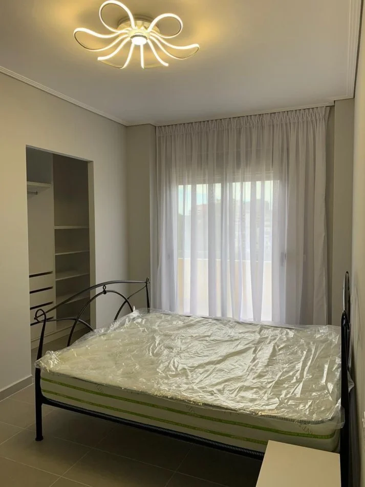 Shqiperi, jepet me qera apartament 2+1+post parkimi Kati 3, 90 m² 600 € (Rruga Peti Liqeni i Thate)