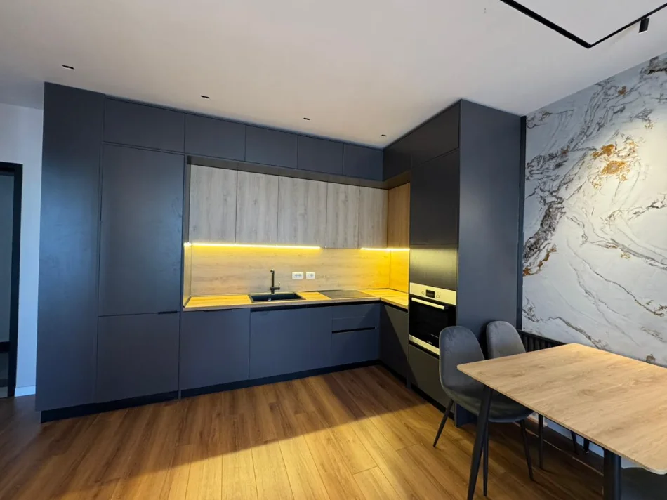 Tirane, shitet apartament 1+1+Aneks+Ballkon , 65 m² 180.000 € (ish stacioni i trenit)