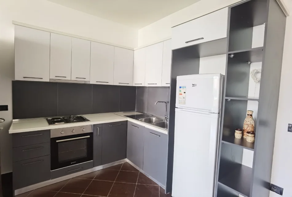 Tirane, jepet me qera apartament 3+1+Aneks+Ballkon , 600 € (Yzberisht)