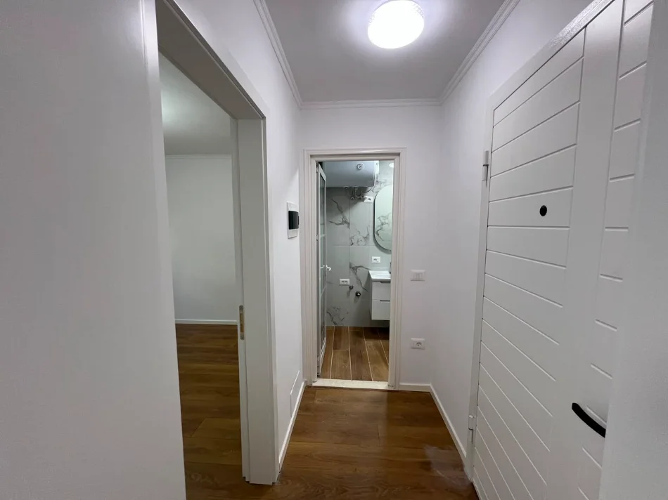 Tirane, shitet apartament 1+1 Kati 4, 34 m² 94.000 € (Xhenfize keko)