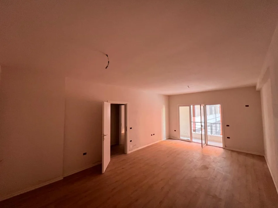 Tirane, shitet apartament 1+1+Ballkon Kati 2, 70 m² (Rruga 3 Deshmoret)