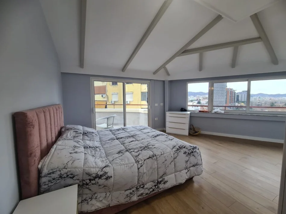 Tirane, jepet me qera apartament 2+1+Ballkon Kati 9, 134 m² 1.000 € (Shkolla e Baletit)