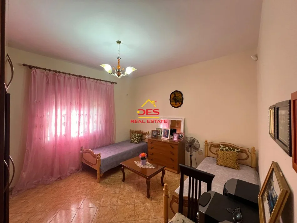 Vlore, jepet me qera shtepi 2+1+Ballkon Kati 0, 120 m² 300 € (Rruga Sazani)