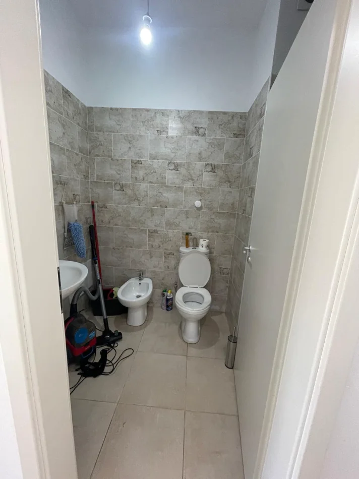 jepet me qera apartament 2+1+Ballkon Kati 4, 110 m² 500 € (Rruga Pasho Hysa)