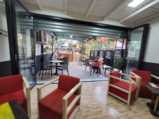 Tirane, jepet me qera lokal 85 m² 40.000 Leke (Laprake)