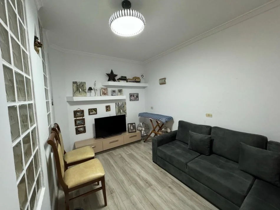 Tirane, jepet me qera apartament 1+1 Kati 9, 75 m² 550 € (Medar Shtylla)