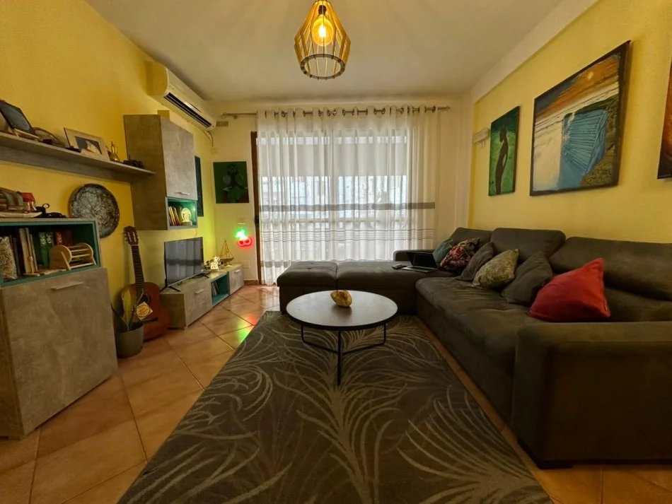 Tirane, shes apartament 2+1+Ballkon Kati 1, 103 m² 135.000 € (rruga besim allla)