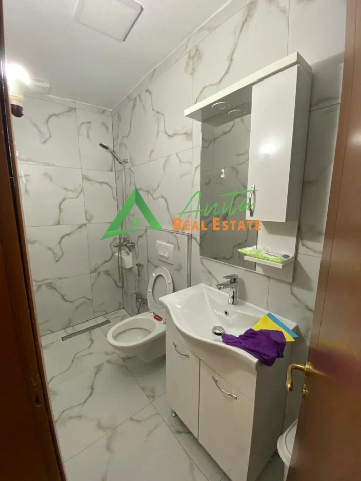 Tirane, jepet me qera apartament 1+1 Kati 5, 52 m² 50 000 Leke (Qender)