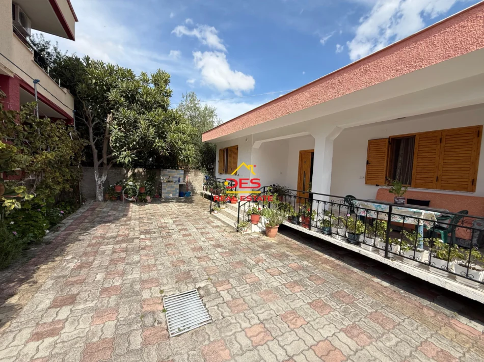 Vlore, jepet me qera shtepi 2+1+Ballkon Kati 0, 110 m² 400 € (Rruga Murat Tërbaçi)