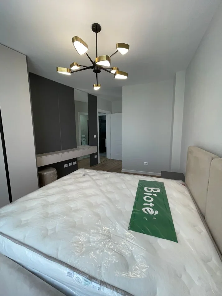 Tirane, jepet me qera apartament 2+1+Ballkon , 110 m² 1.500 € (Liqeni artificial)