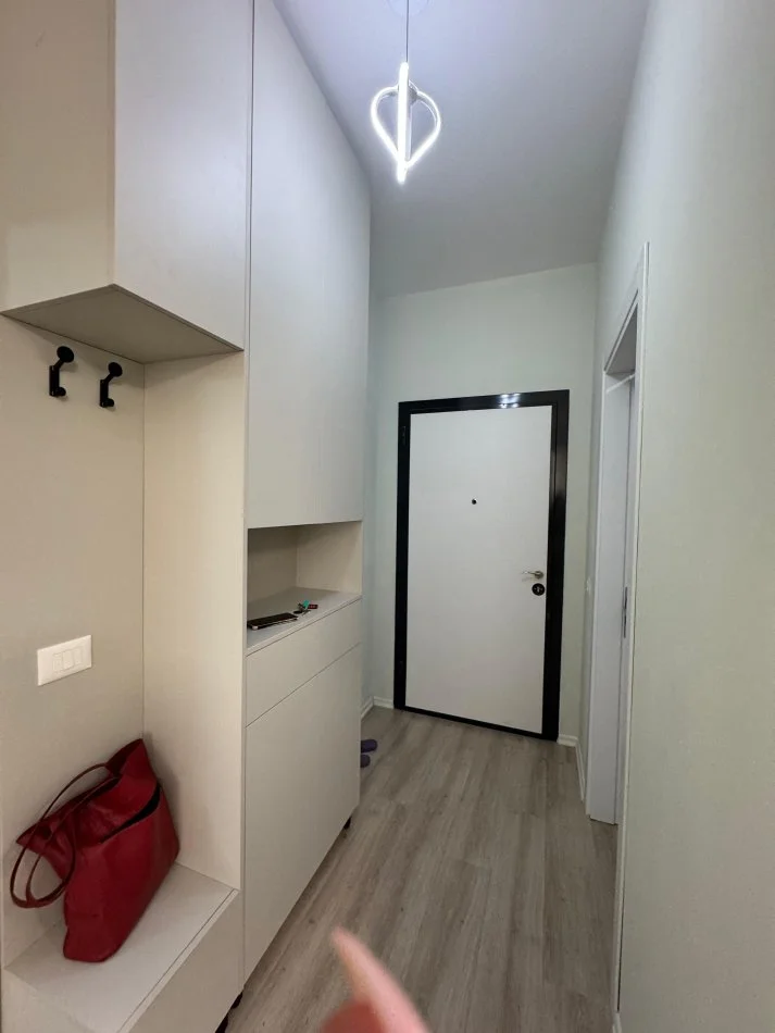 Tirane, jepet me qera apartament 1+1 Kati 5, 55 m² 700 € (Rruga riza cerova)