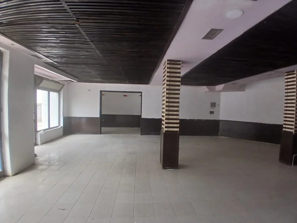 Tirane, shitet ambjent biznesi Kati 0, 148 m² 250.000 € (Alidemi)