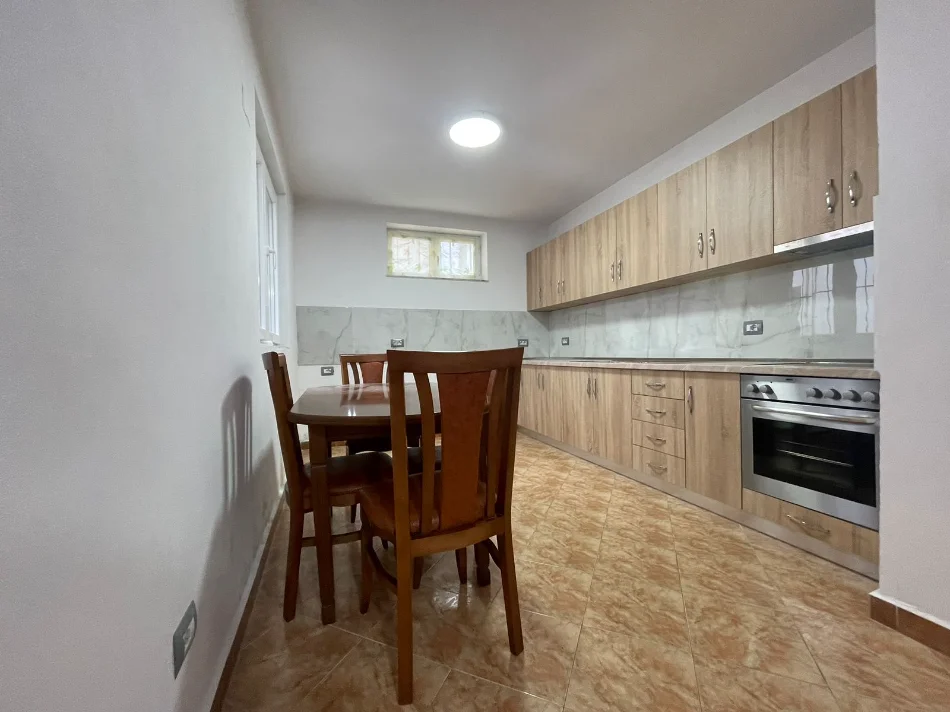 APARTAMENT 1+1 ME QIRA 400 € (RRUGA BARDHYL)