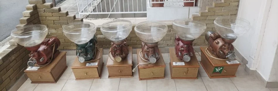 Greqi, Shes Mullinj kafeje .