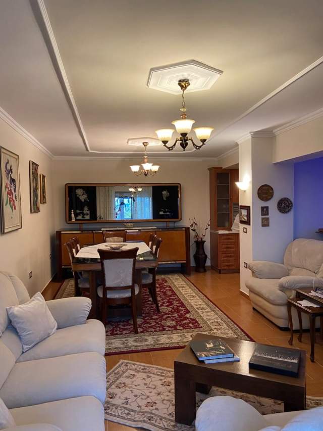 Tirane, jepet me qera apartament 2+1+BLK Kati 4, 120 m² 700 Euro (rruga Xhorxh Bush)