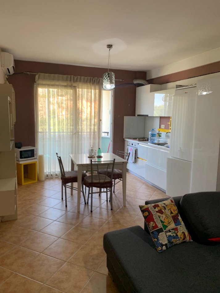 Tirane, jepet me qera apartament 1+1+Ballkon Kati 5, 75 m² 330 € (Tek Fresku)