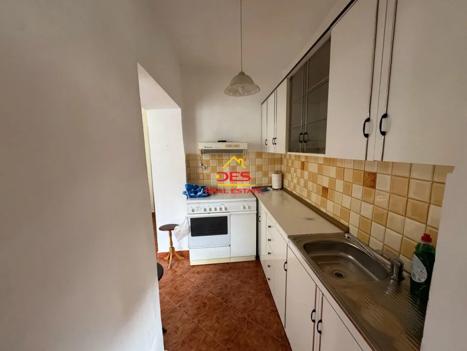 Vlore, shitet apartament 1+1+Ballkon Kati 2, 52 m² 60.000 € (Rruga Fejzo Mema)