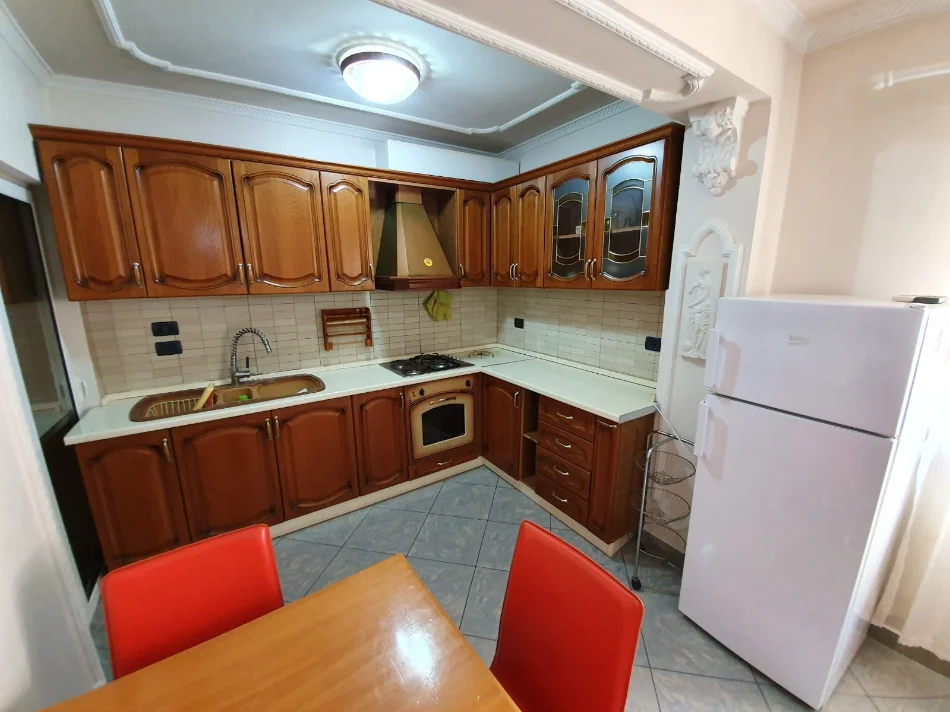 Tirane, jepet me qera apartament 1+1 Kati 5, 60 m² 550 € (Myslym Shyri)