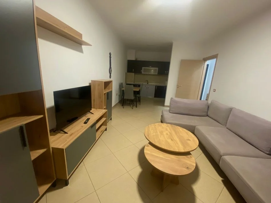 Tirane, jepet me qera apartament 1+1 Kati 2, 66 m² 450 € (Rruga Kadri Roshi)