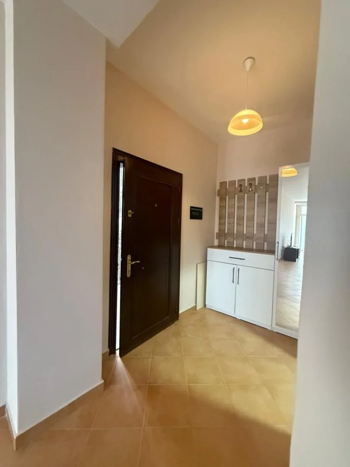Tirane, jepet me qera apartament 2+1+Ballkon Kati 7, 113 m² 700 € (Jordan Misja)