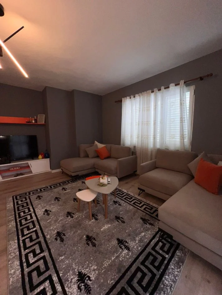 Tirane, jepet me qera apartament 2+1 Kati 3, 100 m² 800 € (Liqeni Artificial)