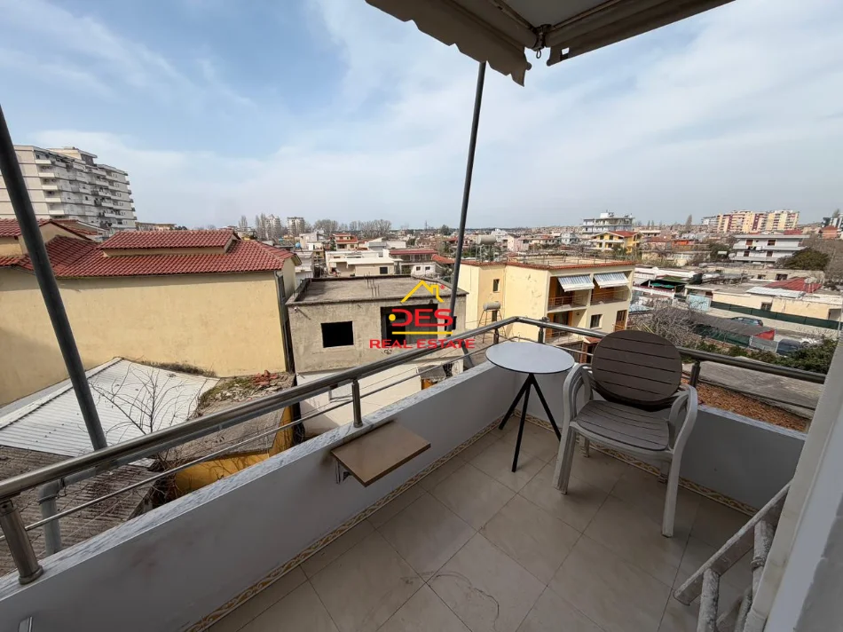 Vlore, jepet me qera apartament 2+1+Ballkon Kati 4, 90 m² 500 € (Rruga Irakli Pylli)