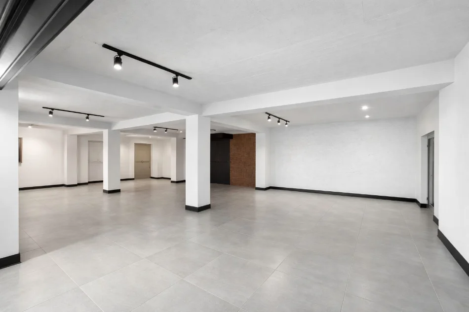Tirane, jap me qera ambjent biznesi Kati -1, 160 m² 1.500 € 