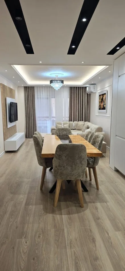 Tirane, jepet me qera apartament 2+1+Ballkon Kati 3, 100 m² 1.200 € (Kompleksi Kolombo , Liqeni i Thate)