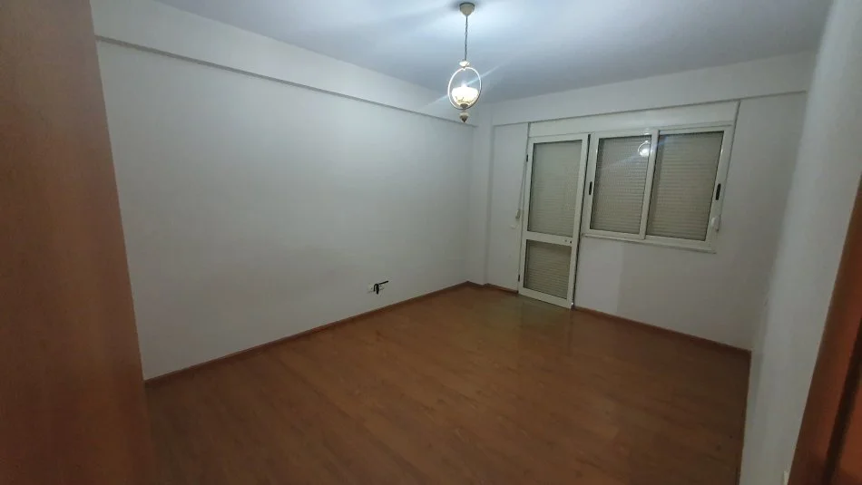 Tirane, jepet me qera 2+1 Kati 3, (kopshti Zoologjik)