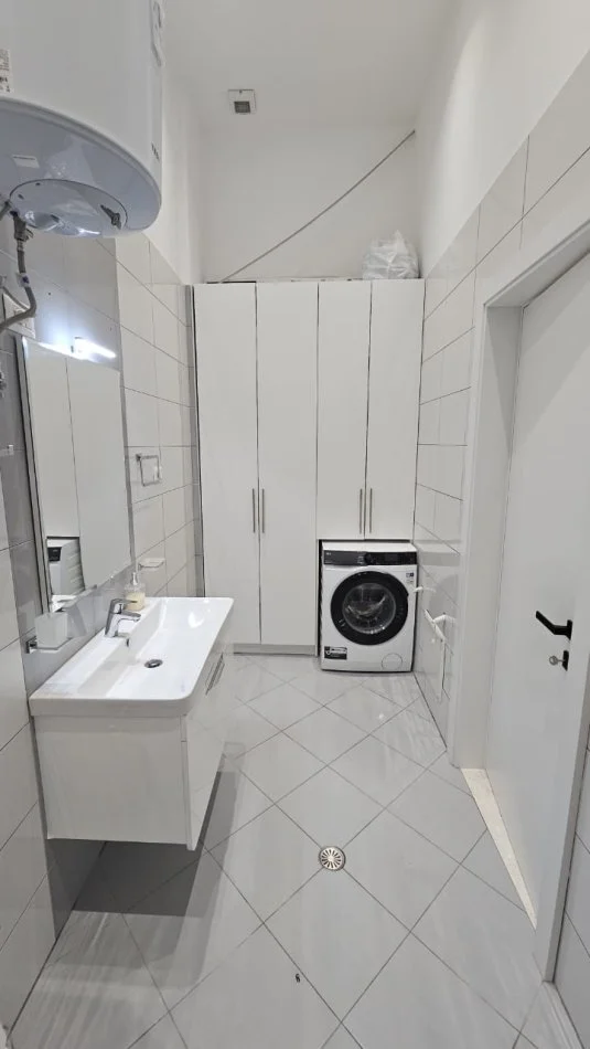 Tirane, jepet me qera 3+1 Kati 1, 118 m² 1.200 € (RRUGA PETI)