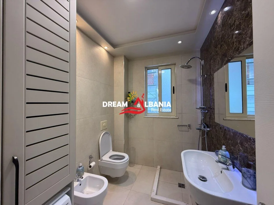 Tirane, jepet me qera apartament 2+1 Kati 3, 97 m² 700 € (Kopeshti Botanik)