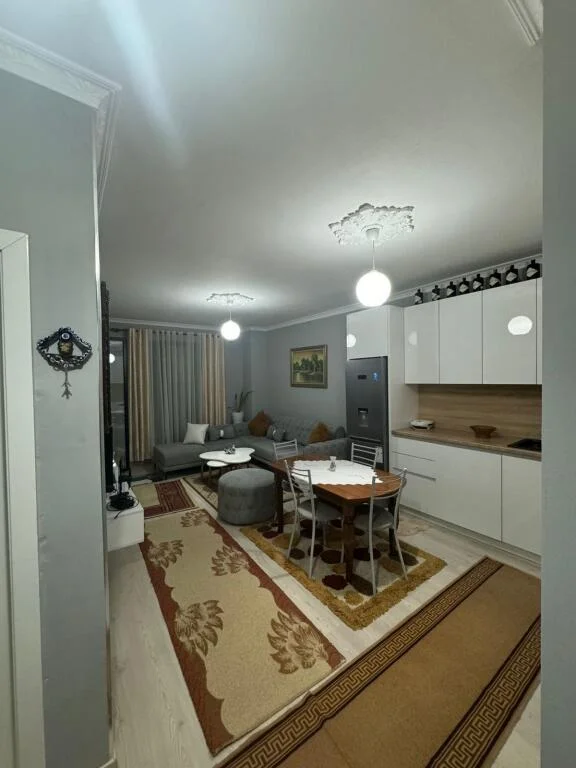 Tirane, jepet me qera apartament 1+1+Ballkon Kati 1, 65 m² 480 € (BAR SORRISO ASTIR)