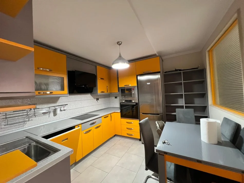 Tirane, jepet me qera apartament 2+1 Kati 3, 76 m² 900 € (Bulevardi Zogu i 1)