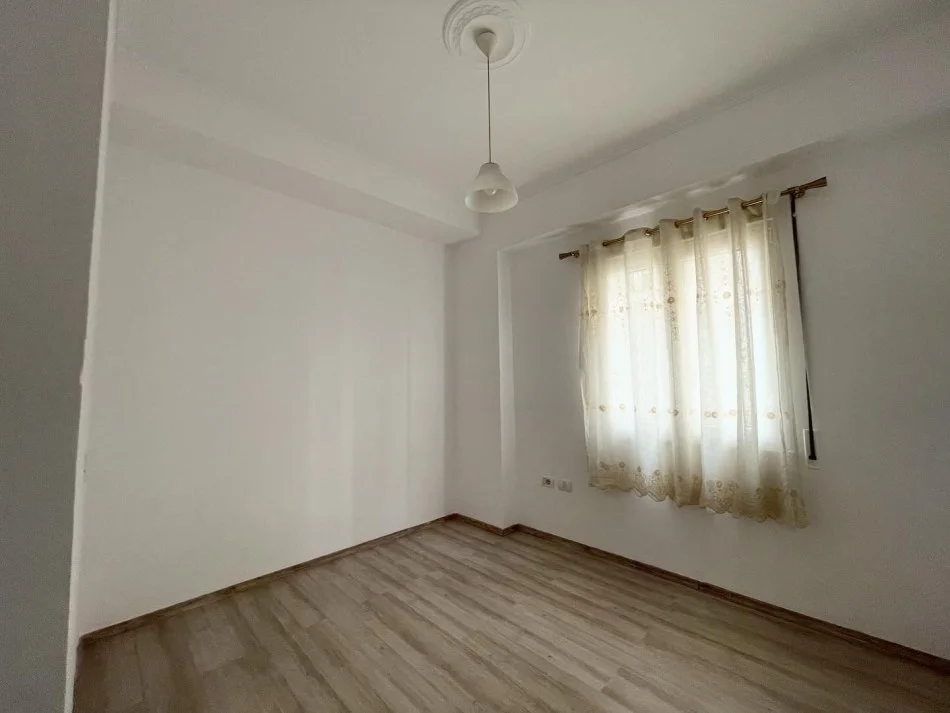 Tirane, jepet me qera apartament 2+1 Kati 3, 70 m² 330 € (Astir)