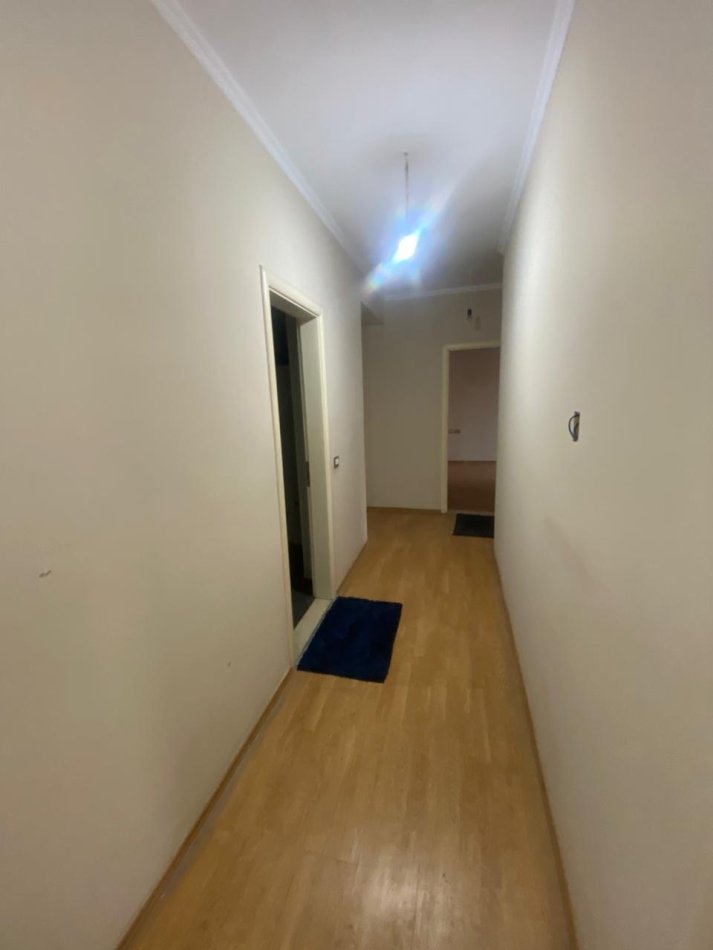 Tirane, jepet me qera apartament 2+1 Kati 3, 100 m² 400 € (Rruga Teodoro keko)