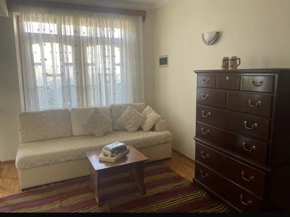 Ofrojme vile me Qira tek Qyteti Studentit.