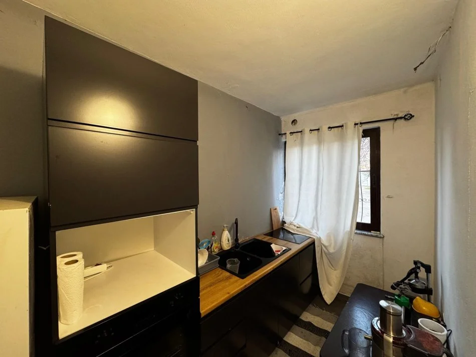 Tirane, shitet apartament 1+1 Kati 1, 56 m² 75.000 € (Te Katrori)