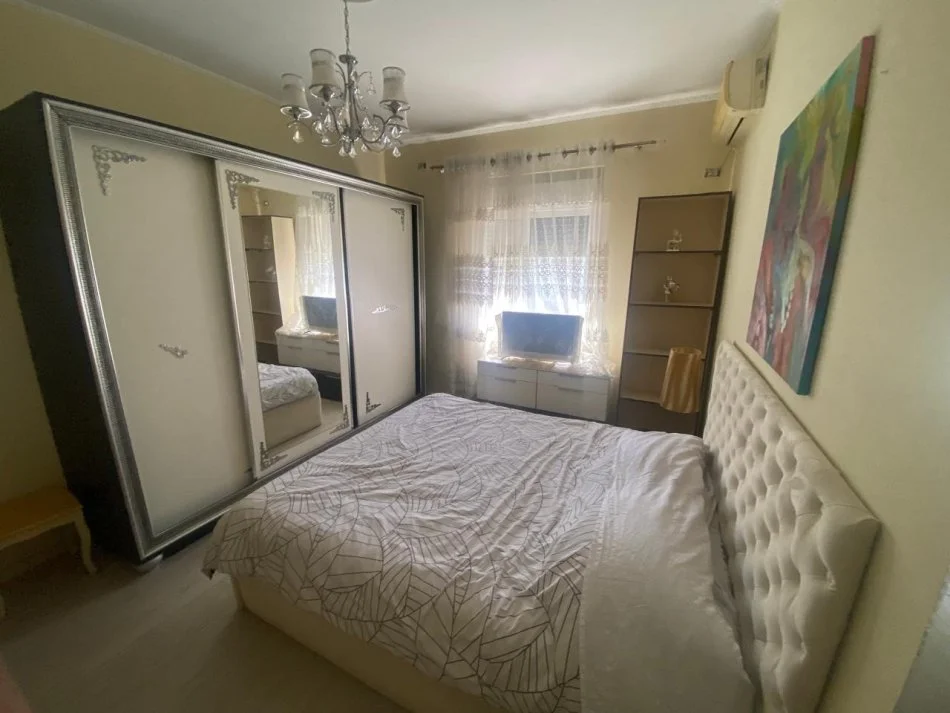 Durres, jepet me qera apartament 1+1+Ballkon Kati 2, 350 € (Stadiumi Durres)