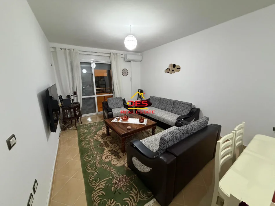 Vlore, jepet me qera apartament 2+1+Ballkon Kati 3, 100 m² 400 € (Lungomare)