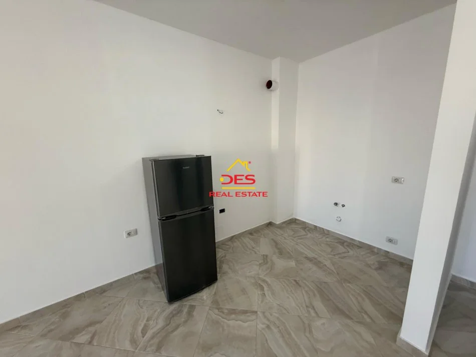 Vlore, shitet apartament 2+1+Ballkon Kati 2, 96 m² 120.000 € (Rruga Gjergj Kastrioti)