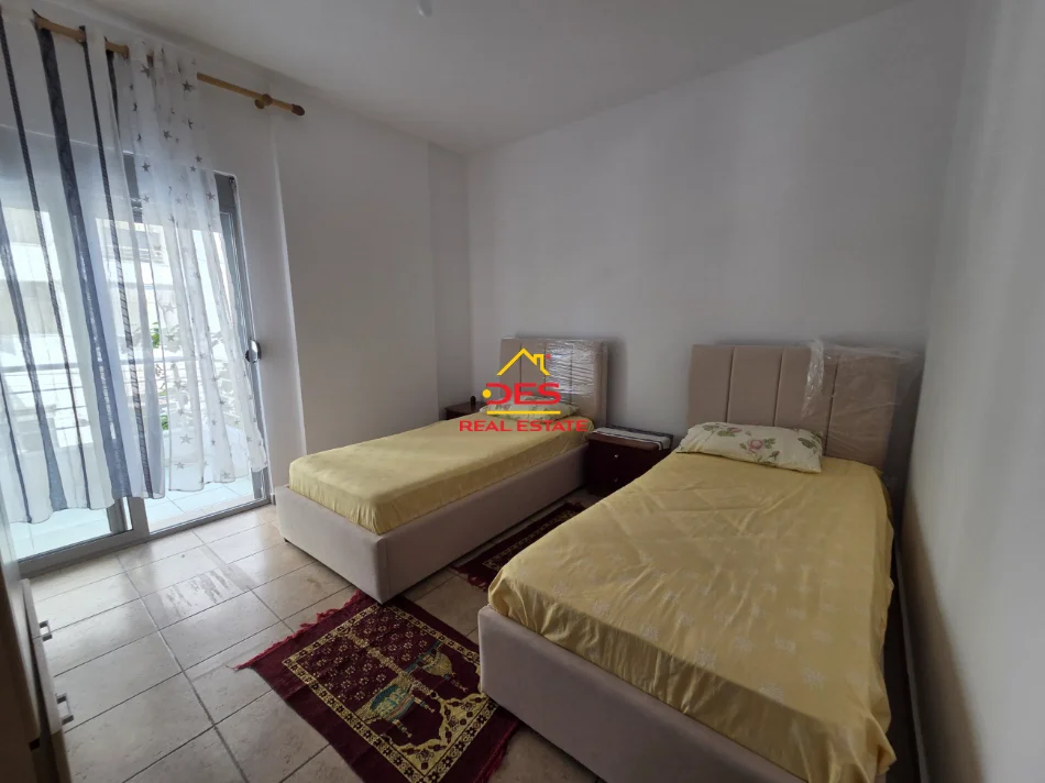Vlore - Lungomare, jepet me qera apartament 2+1+Ballkon Kati 1, 90 m² 480 € (Lungomare)